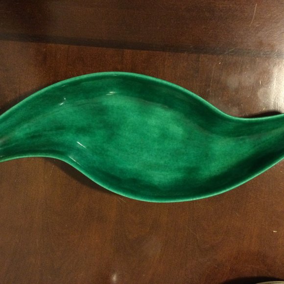 Handmade Green ceramic dish long bowl leaf shaped glossy signed - Picture 2 of 9